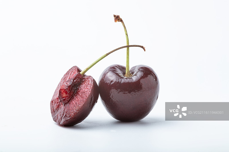 水润饱满的新鲜车厘子图片素材