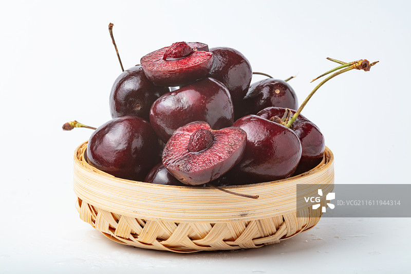 水润饱满的新鲜车厘子图片素材