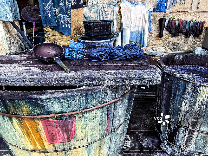 云南大理周城非物质文化遗产白族扎染图片素材