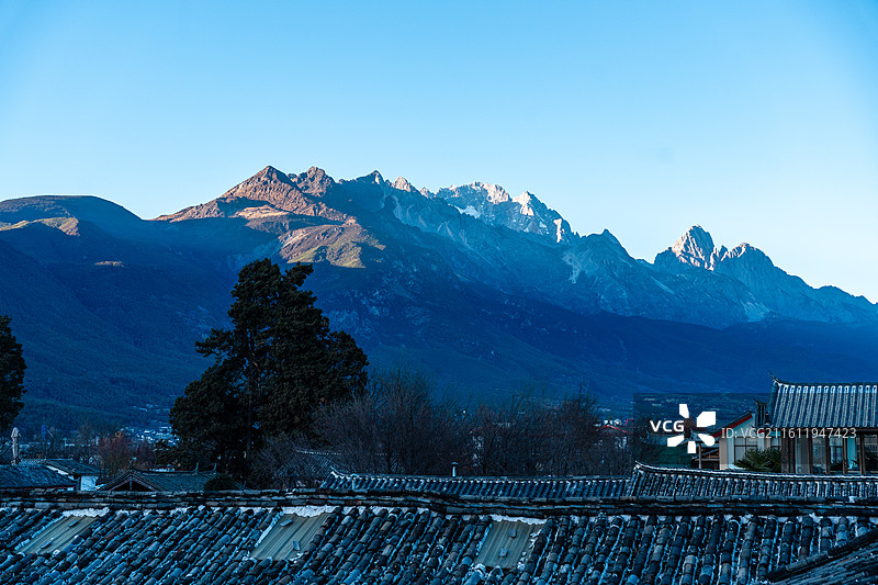 丽江白沙古镇玉龙雪山图片素材