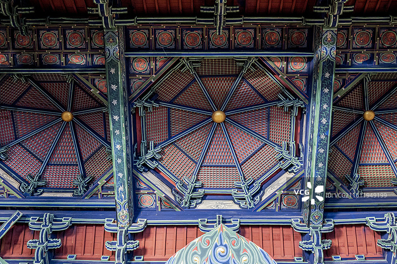 山西省大同市辽代寺院华严寺风光——复修辽代建筑普光明殿的穹窿型藻井图片素材
