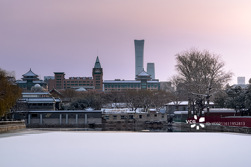 雪落京城·古今对望图片素材