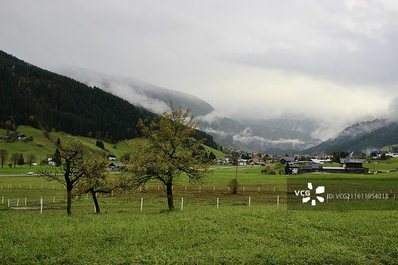 奥地利戈绍小镇绿色田园自然风景图片素材