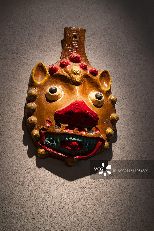 陶制兽面面具图片素材
