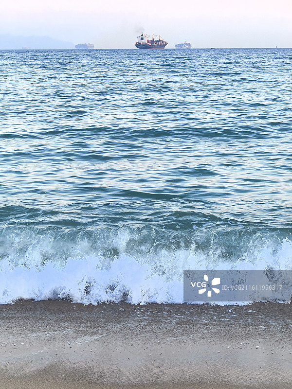 大梅沙海滨公园海浪低视角图片素材