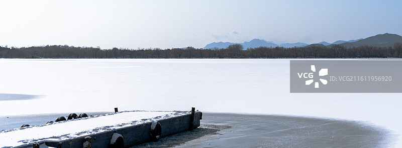 北京颐和园昆明湖冬季雪景图片素材