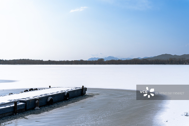 北京颐和园昆明湖冬季雪景图片素材