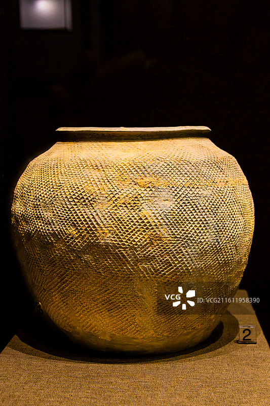 春秋战国硬陶罐春秋战国（前770-前221年）溧阳抽水蓄能电站刘家山考古发掘 溧阳市博物馆图片素材