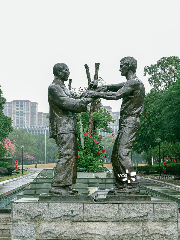 雨中的佛山罗村咏春体育公园图片素材