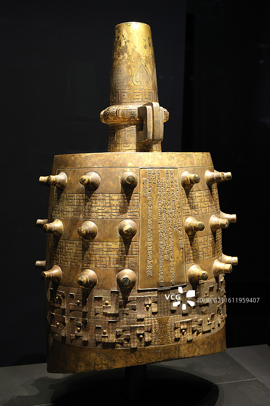 上海博物馆东馆展品--鎏金仿古铜“姑洗”钟（清乾隆）图片素材