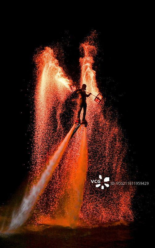 浙江丽水古堰画乡水上火壶图片素材