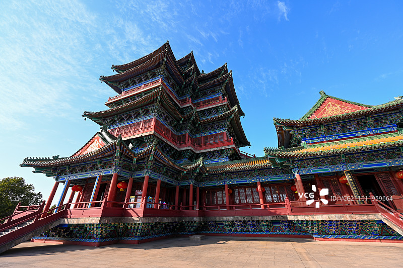 江南四大名楼之一：南京阅江楼，碧瓦朱楹映长江图片素材