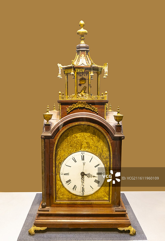 木楼亭式顶四面时乐钟 清 南京博物院图片素材