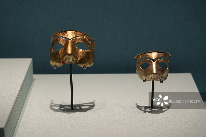 神祇面具，金，约公元前8世纪，新埃兰王国，科威特伊斯兰珍宝馆-萨巴赫收藏图片素材