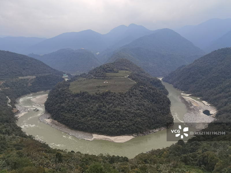 西藏林芝市墨脱县德兴乡：墨脱雅鲁藏布江果果塘大拐弯图片素材