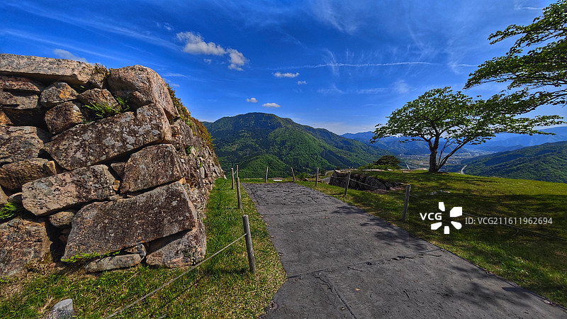 日本兵库县竹田遗迹是建于 1443 年左右的山城，别名虎卧城，因常现云海被称为 “天空之城”图片素材