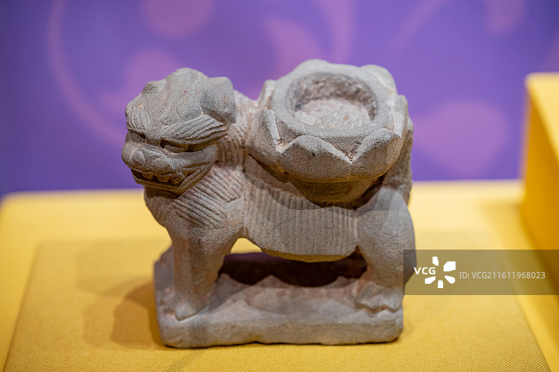 天津博物馆 北朝历史文物主题展 北魏 狮子莲花石灯座图片素材