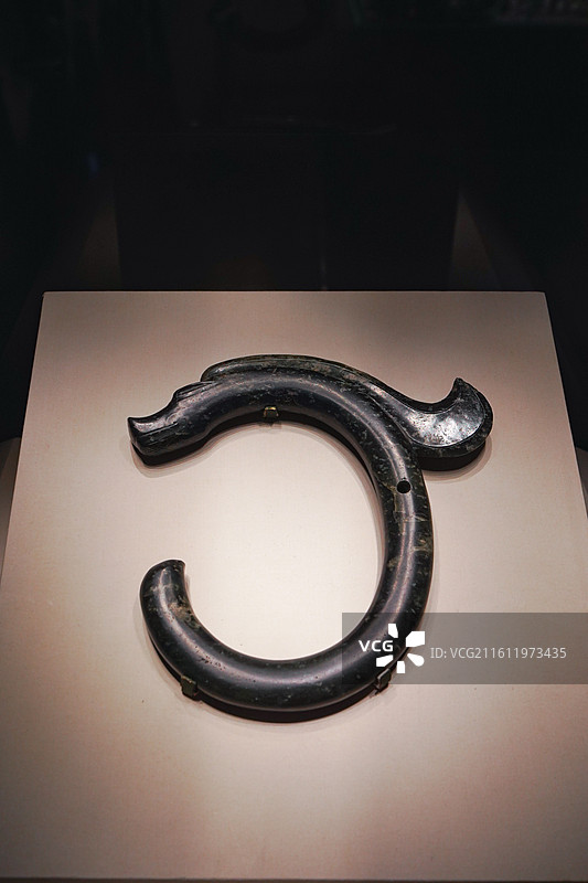 中国国家博物馆藏内蒙古翁牛特旗出土红山文化（约公元前4700年-前2900年）玉龙图片素材