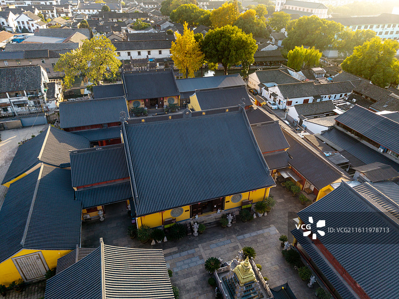 绍兴八字桥龙华古寺银杏图片素材