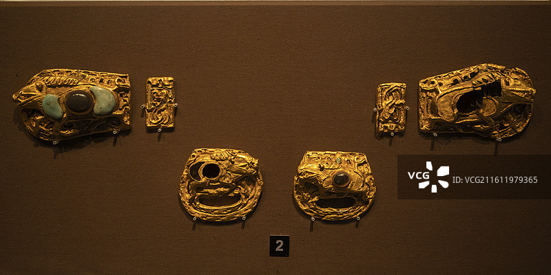 野猪纹包金铁带饰，汉，呼和浩特市和林格尔县另皮窑墓地出土，内蒙古博物院藏，一级文物图片素材