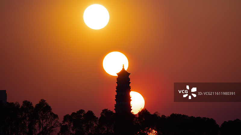 三元塔日落图片素材