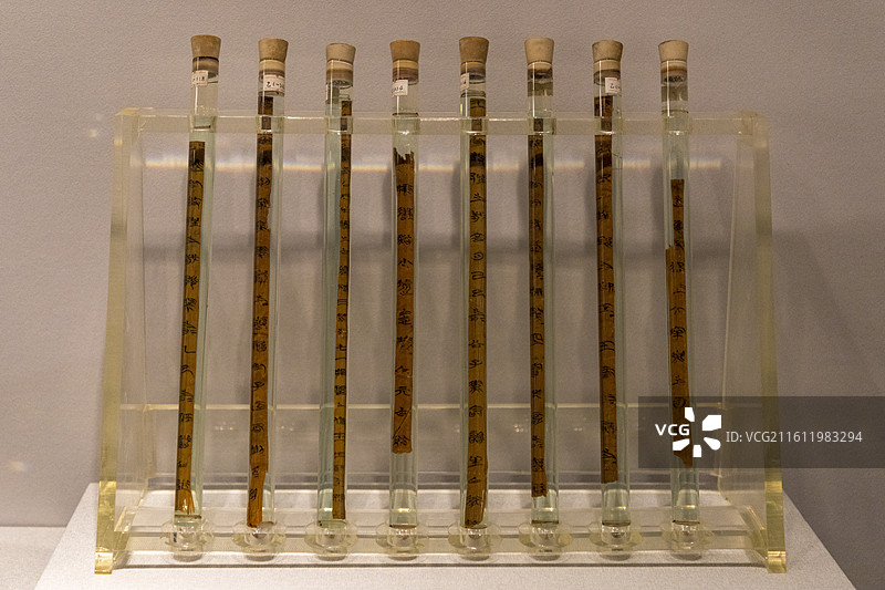 河南省文物考古研究院，战国时期文物，竹简（8枚）图片素材