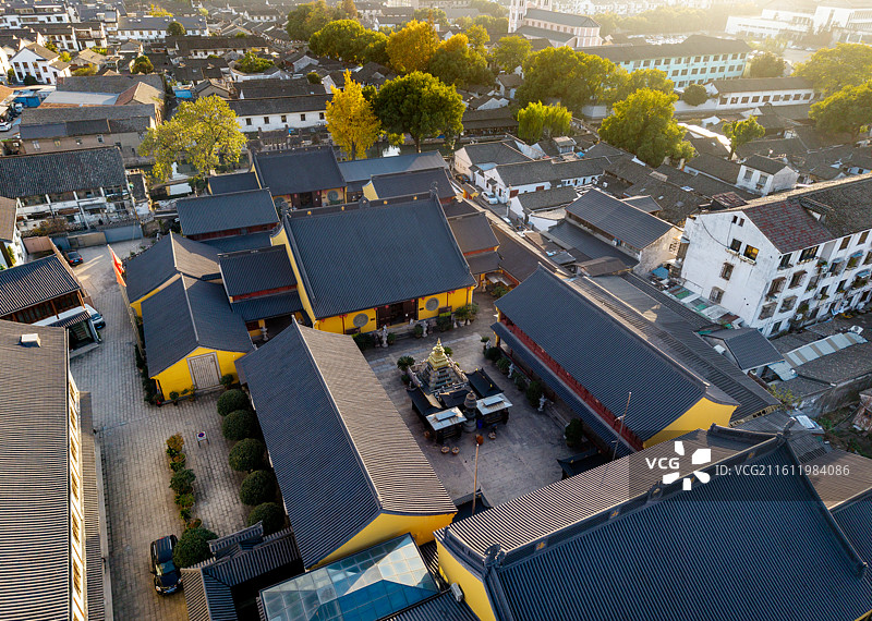 绍兴八字桥龙华古寺银杏图片素材