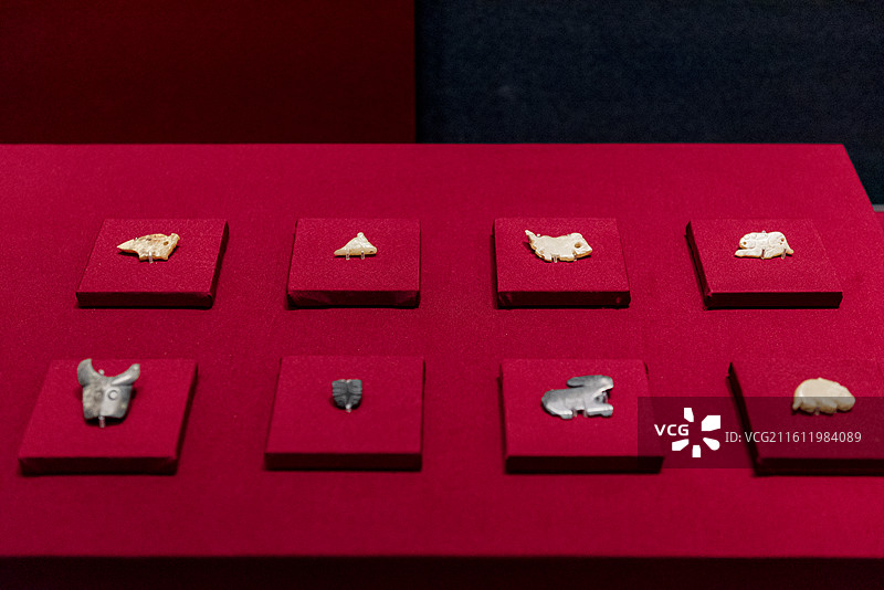 动物玉雕玉器 商 河南省信阳市罗山县天湖墓地出土信阳博物馆藏 北京通州大运河博物馆“看见殷商”特展图片素材