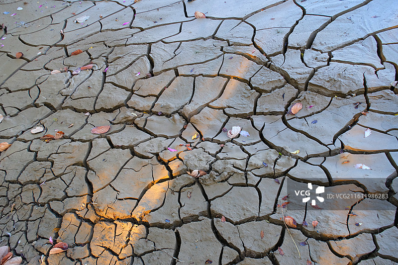 洪水过后干涸的邕江边土地图片素材