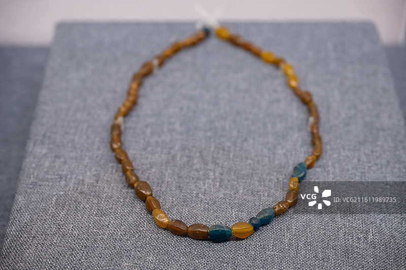 天津博物馆 北朝历史文物主题展 汉 珠饰 内蒙古扎赉诺尔区圈蘑菇山墓地出土图片素材