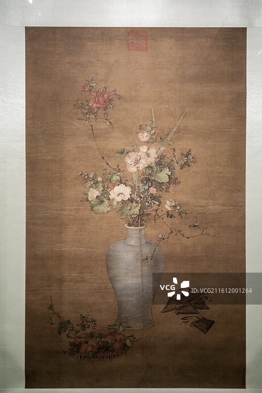 北京故宫“百年守护——从紫禁城到故宫博物院”展：午瑞图轴（仿制品，清，郎世宁，绢本）图片素材