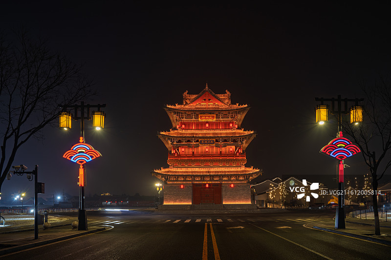 冬夜里的大同古城太平楼图片素材