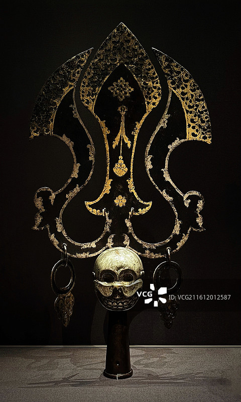 新加坡·亚洲文明博物馆ACM展览·中国西藏·镶嵌有骷髅装饰的三叉戟造型权杖Sceptre（15世纪）图片素材