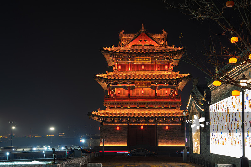 冬夜里的大同古城太平楼图片素材