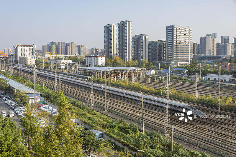 CRH380B动车组列车从成都铁路局八里动车段出库图片素材