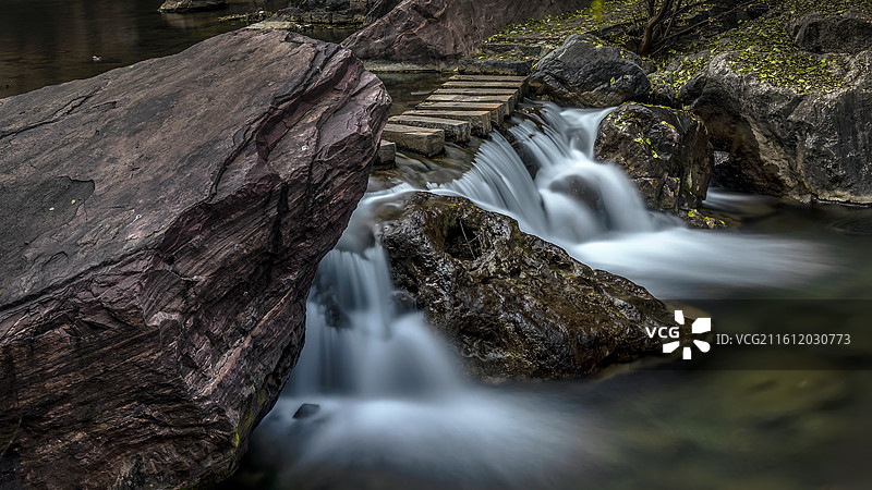 八里沟景区集险、奇、俊、秀、幽于一体，以“太行之魂、中华风骨”著称，被誉为中华九寨、北方水世界图片素材