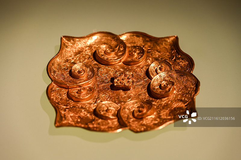 元代如意云纹金盘；南京博物院藏；苏州吴县吕师孟墓出土图片素材