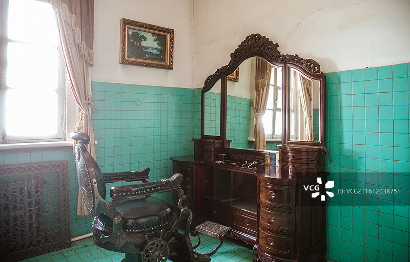 吉林长春伪满皇宫博物院缉熙楼溥仪理发室图片素材