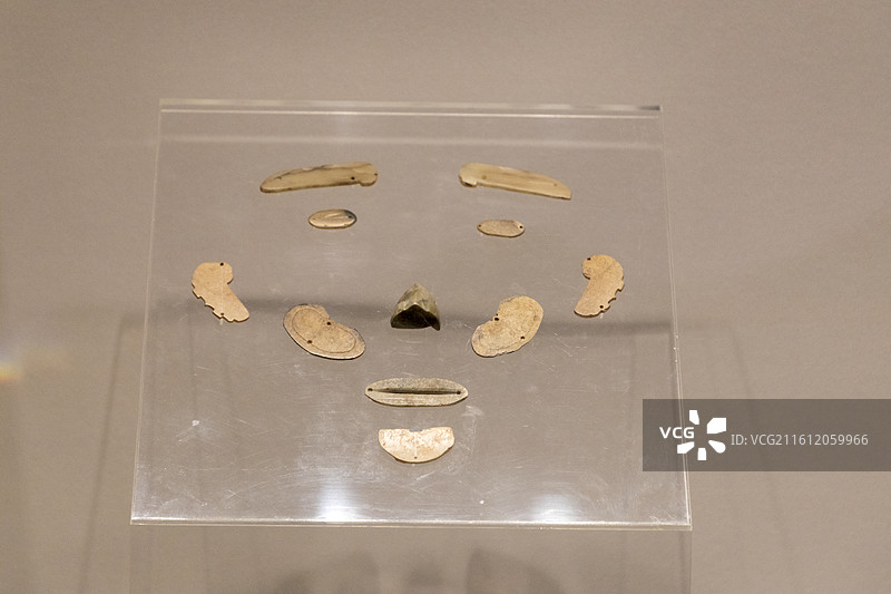 河南省叶县文物保护中心，春秋时期文物，玉覆面图片素材