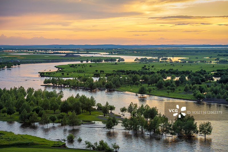 呼伦贝尔夏季草原风光湿地风电朝霞黄昏金帐汗图片素材