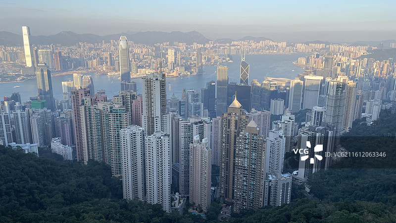 傍晚时分从太平山顶俯瞰香港全景图片素材