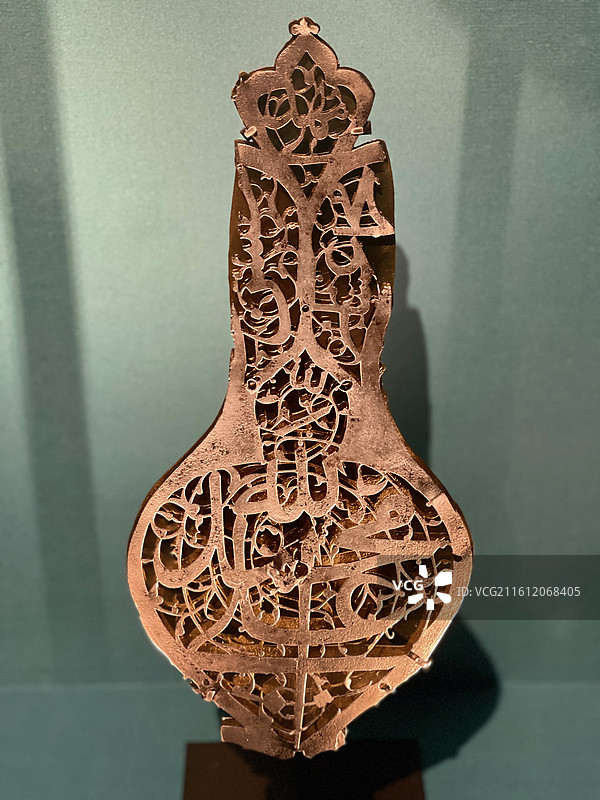 镂雕牌饰 伊朗 铁合金图片素材