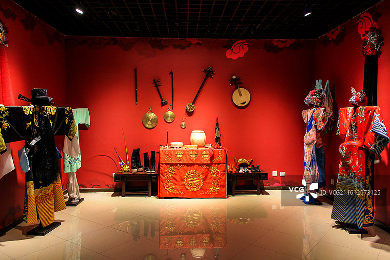 国际非物质文化遗产博览园-传统戏服、乐器及民俗陈设图片素材