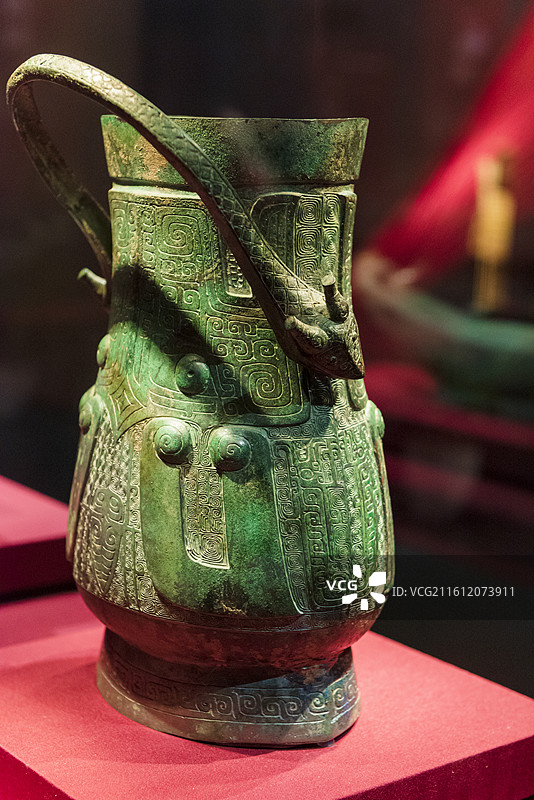 兽面纹龙首提梁卣 商朝 山西博物院藏 北京通州大运河博物馆“看见殷商”特展图片素材