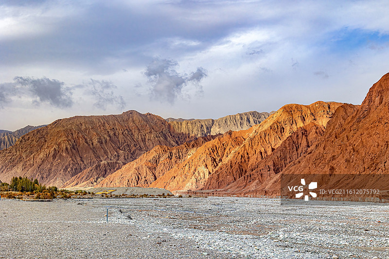 新疆维吾尔自治区克孜勒苏柯尔克孜自治州奥依塔克红山谷图片素材