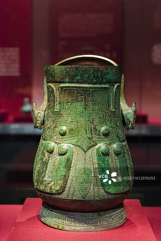 兽面纹龙首提梁卣 商朝 山西博物院藏 北京通州大运河博物馆“看见殷商”特展图片素材