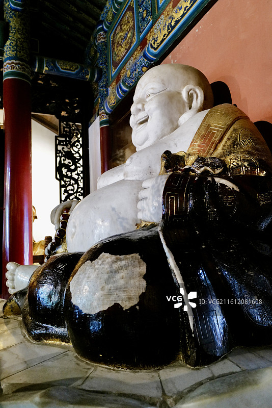 四川乐山大佛景区凌云寺内佛与菩萨造像图片素材