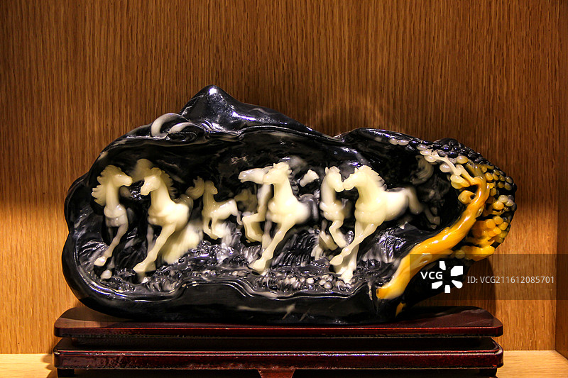 中国四川成都-国际非物质文化遗产博览园-传统雕刻艺术作品图片素材