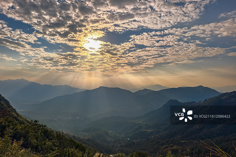 层峦沐光.同安百丈崖图片素材