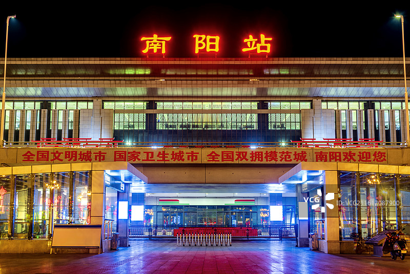 中国河南南阳站夜景风光图片素材